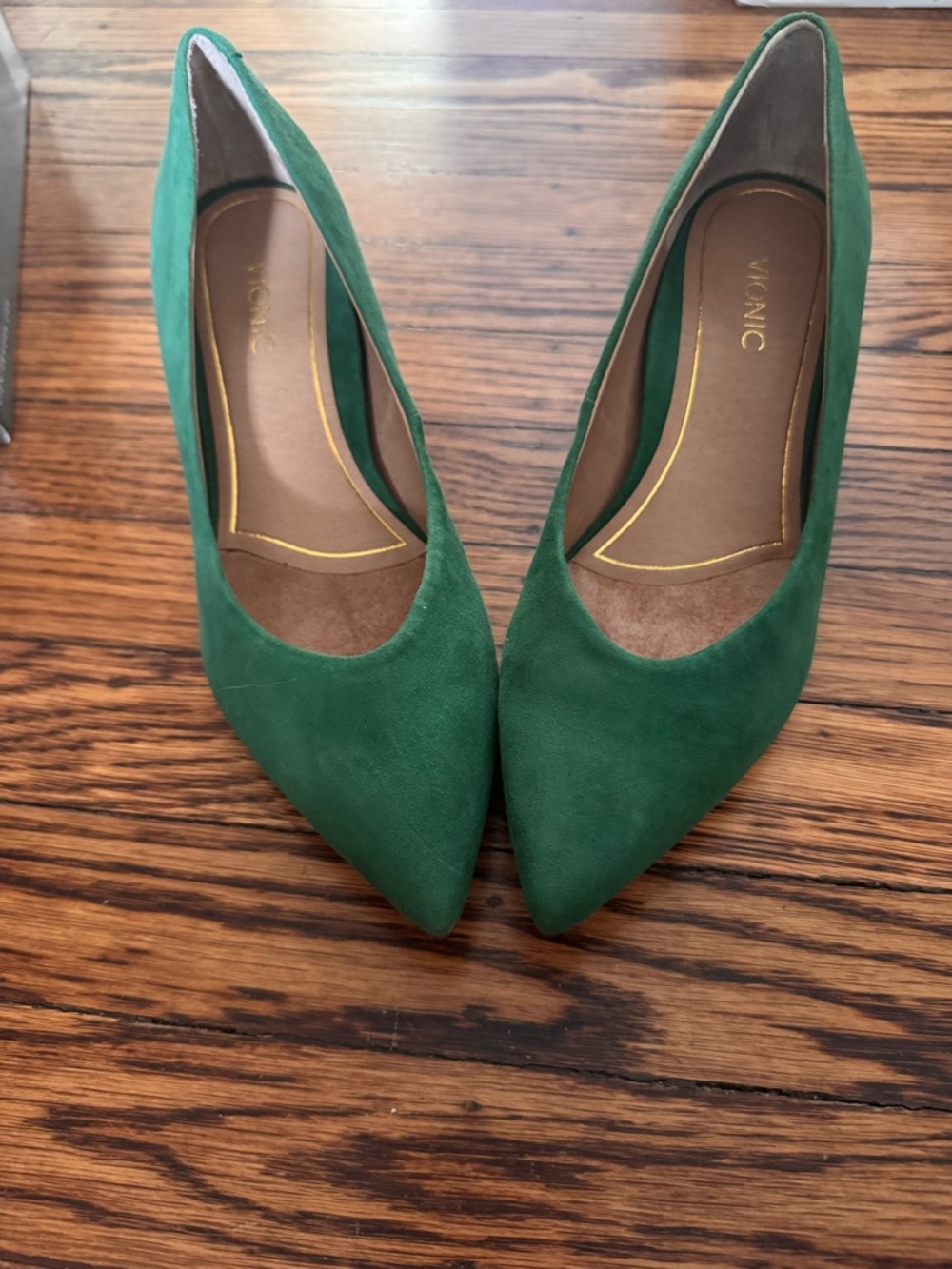 Vionic Green Pointed Toe Suede Flats